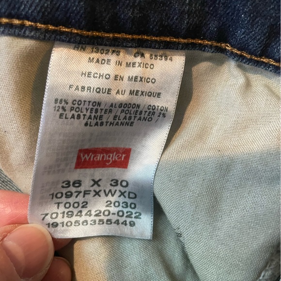 Wrangler relaxed fit size 36x30 mens jeans NWT
2 Avail, 1 per listing - Picture 4 of 4